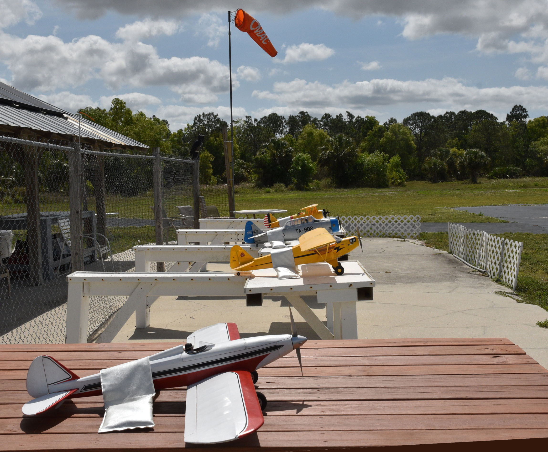 The wind sock indicates 15mph yet these light models aren't moving at all